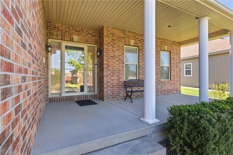 2126 Sparta Dr, Blue Springs, MO 64029