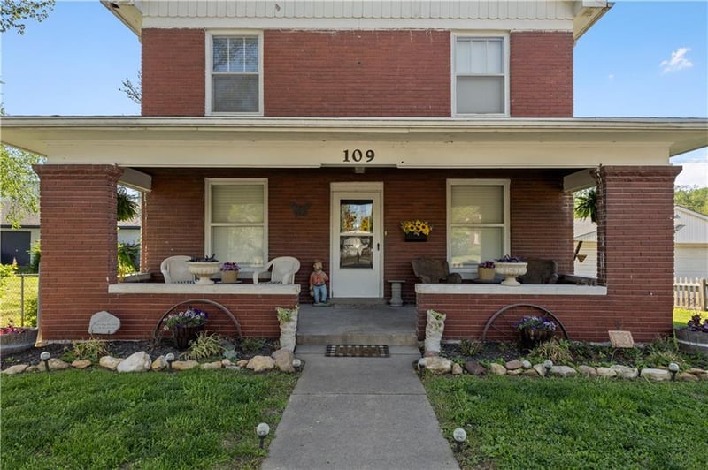 109 12th St, Atchison, KS 66002