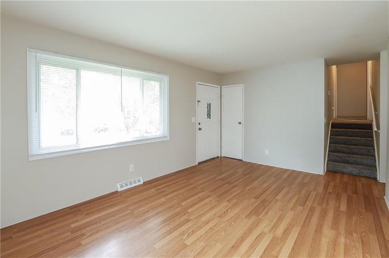 4843 Tullis Dr, Kansas City, MO 64119