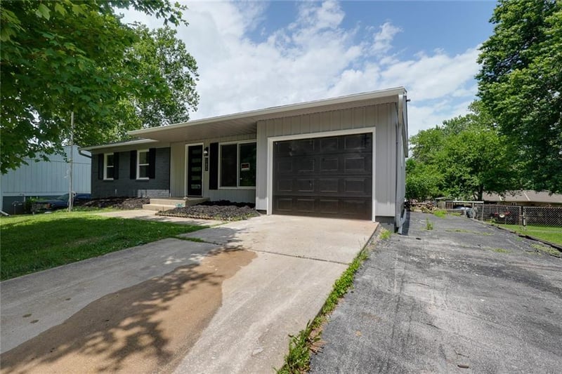 17804 Greentree Ave, Independence, MO 64057