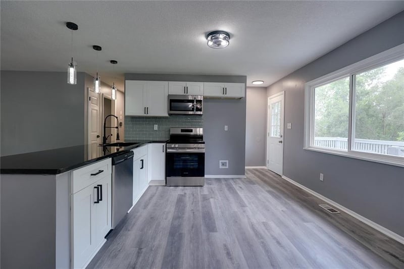 17804 Greentree Ave, Independence, MO 64057