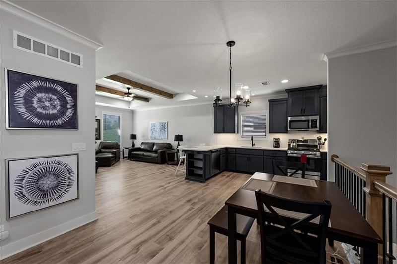 913 Zennor Ln, Raymore, MO 64083