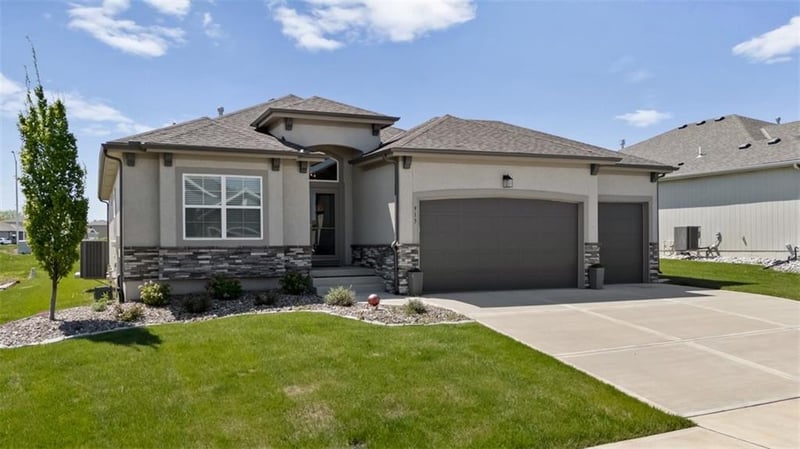 913 Zennor Ln, Raymore, MO 64083