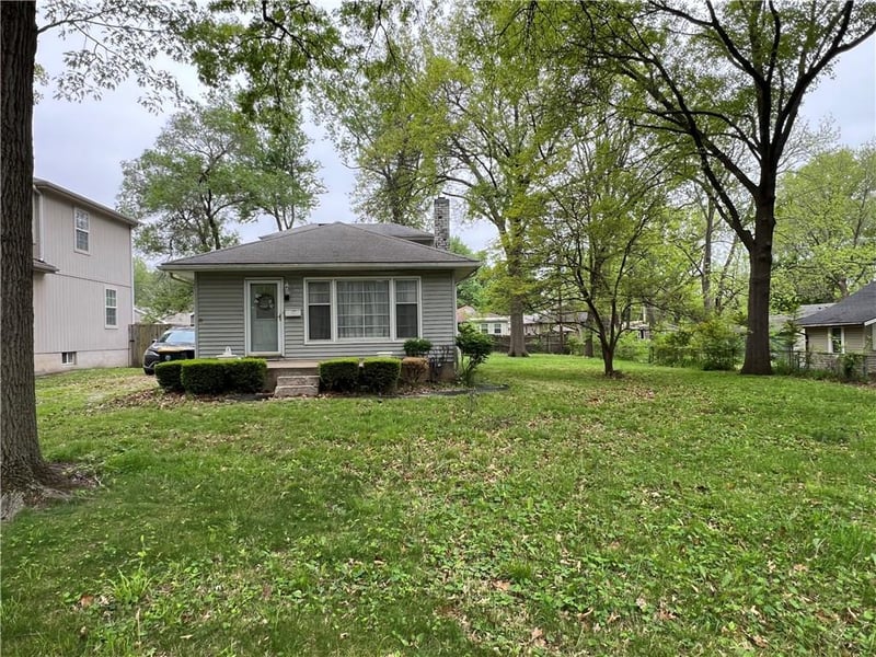 101 80th Ter, Kansas City, MO 64114