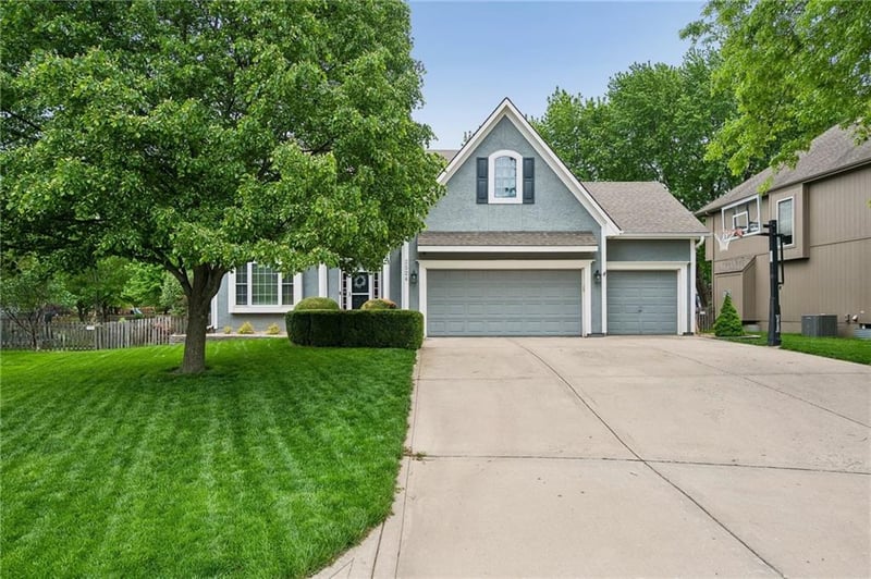2524 12th Cir, Lee's Summit, MO 64081