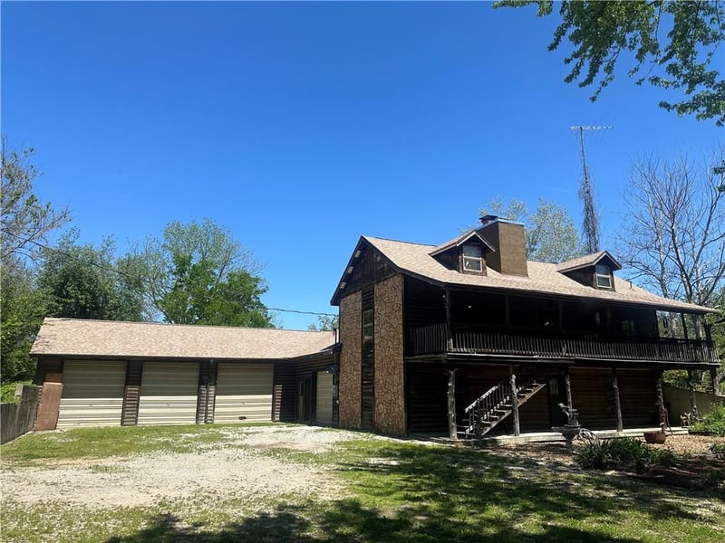 17 465th Rd, Warrensburg, MO 64093