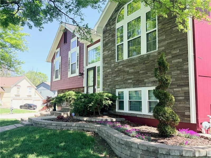 5007 Powell Ave, Blue Springs, MO 64015