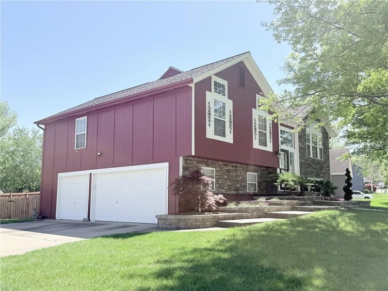 5007 Powell Ave, Blue Springs, MO 64015