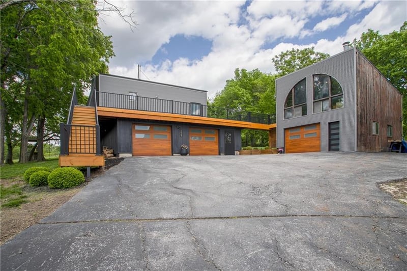 3909 Beach Rd, Lee's Summit, MO 64064