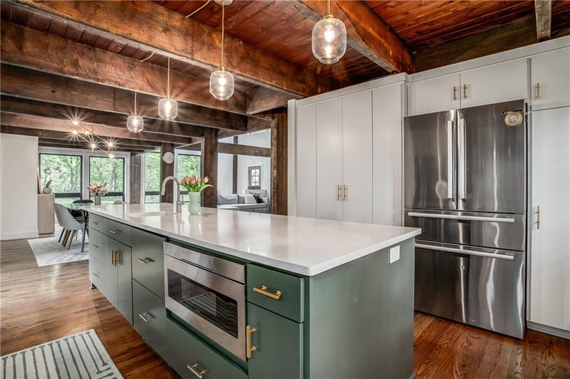3909 Beach Rd, Lee's Summit, MO 64064