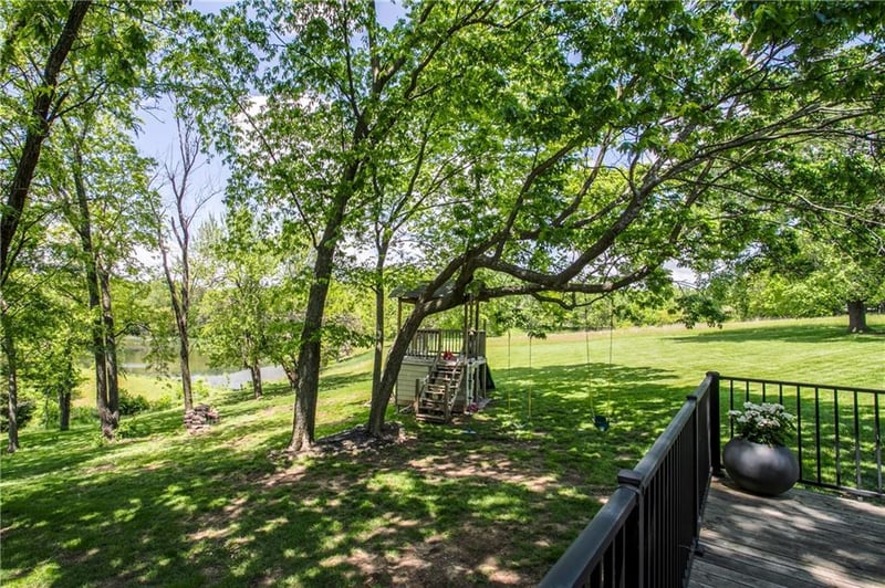 3909 Beach Rd, Lee's Summit, MO 64064
