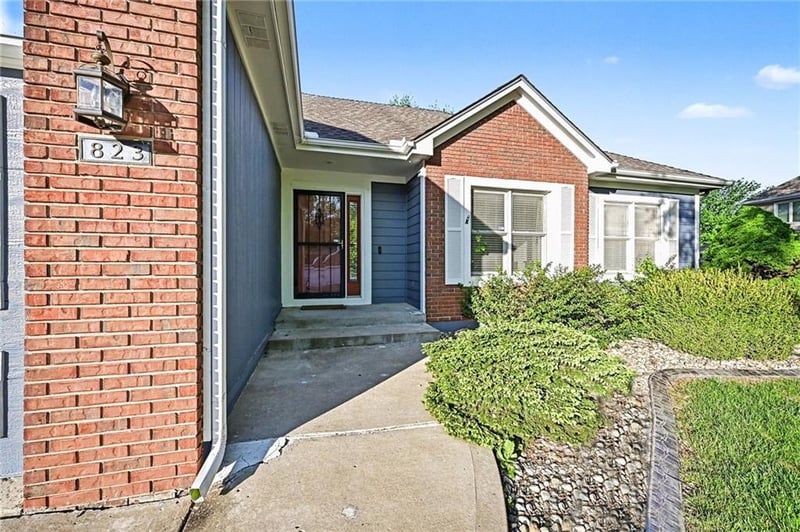 823 102nd St, Kansas City, MO 64155