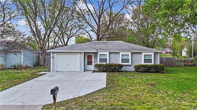 3804 Shadybrook Ln, Lawrence, KS 66047