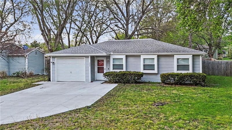 3804 Shadybrook Ln, Lawrence, KS 66047