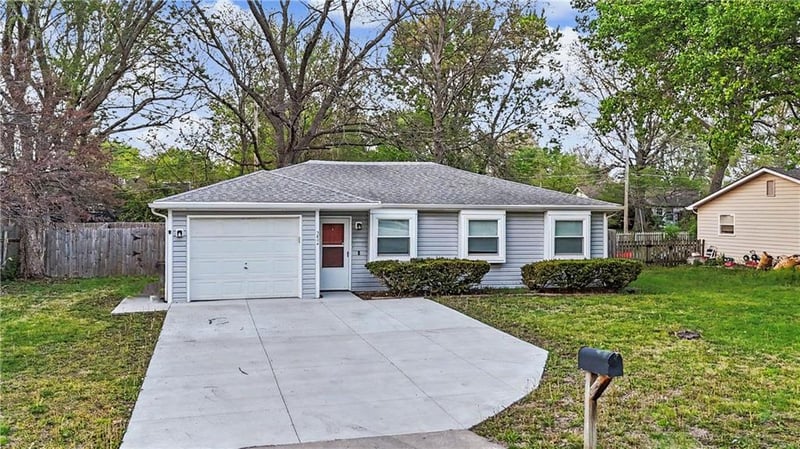 3804 Shadybrook Ln, Lawrence, KS 66047
