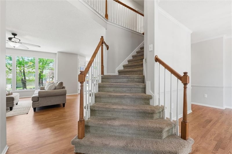 8016 Chatham Ave, Kansas City, MO 64151