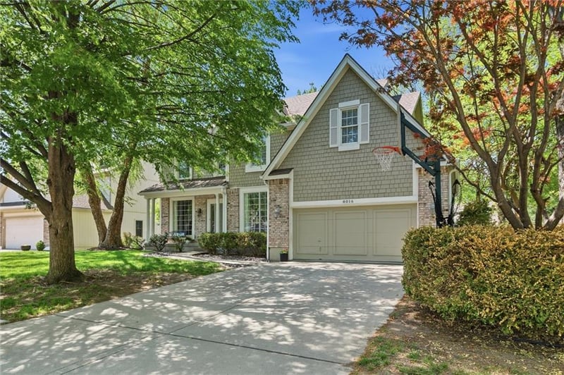 8016 Chatham Ave, Kansas City, MO 64151