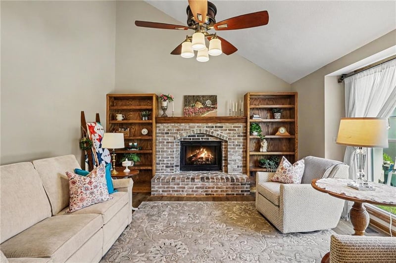 1445 Prairie Ct, Olathe, KS 66061