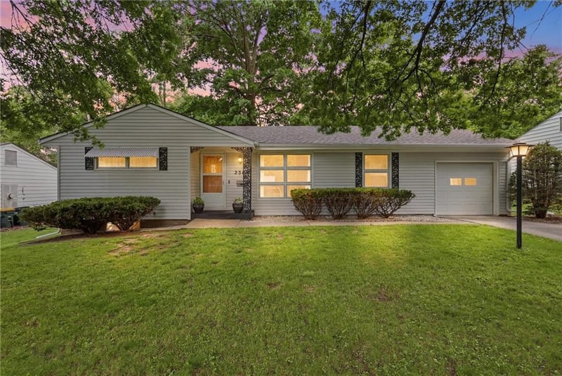 5302 Flint St, Shawnee, KS 66203