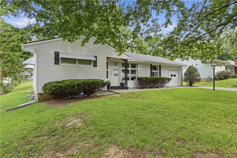 5302 Flint St, Shawnee, KS 66203