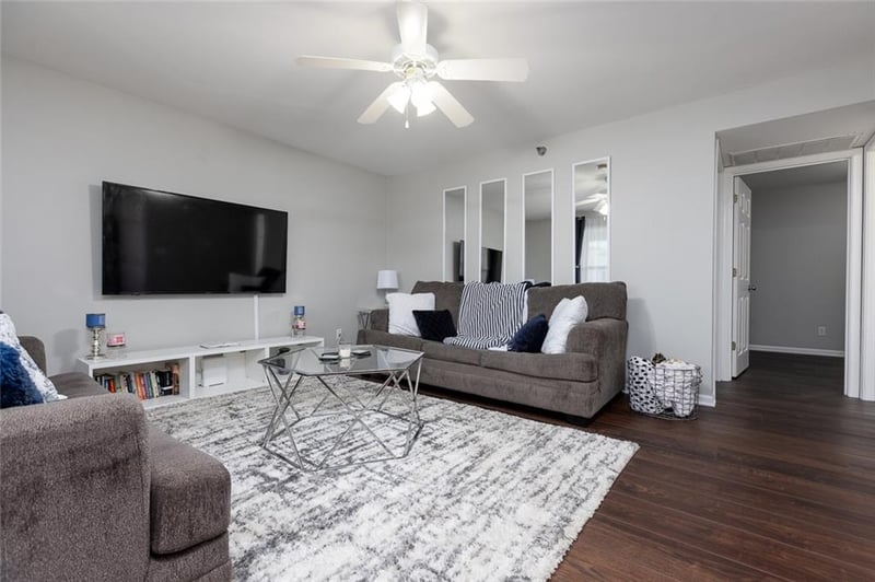 6834 Olive St, Gladstone, MO 64118