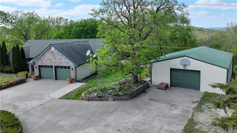 10306 State Route Jj Hw, St Joseph, MO 64504