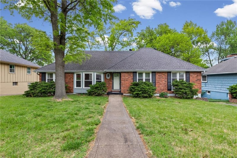 1610 68th St, Kansas City, MO 64118