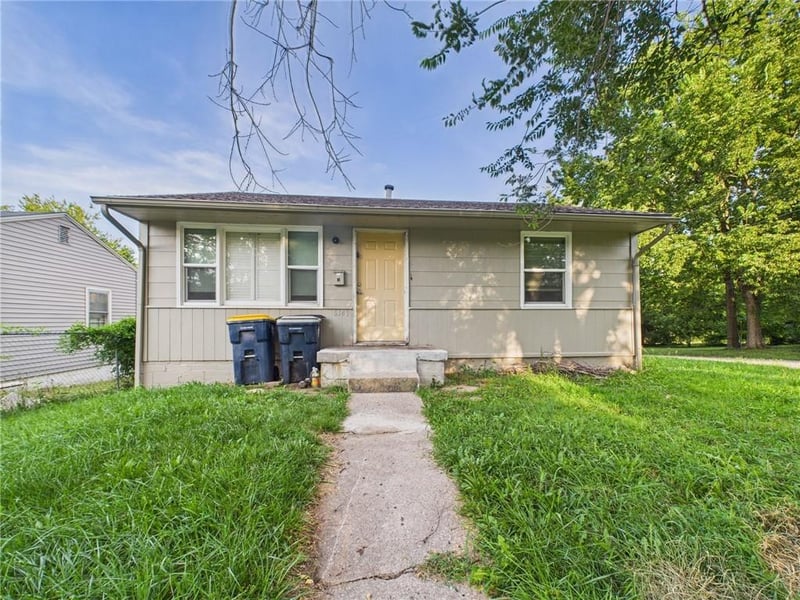 6149 Agnes Ave, Kansas City, MO 64130