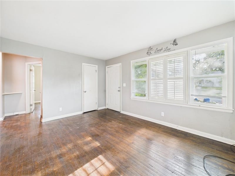 6149 Agnes Ave, Kansas City, MO 64130