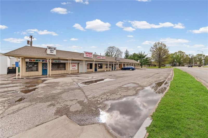 4303 Blue Ridge Blvd, Kansas City, MO 64133