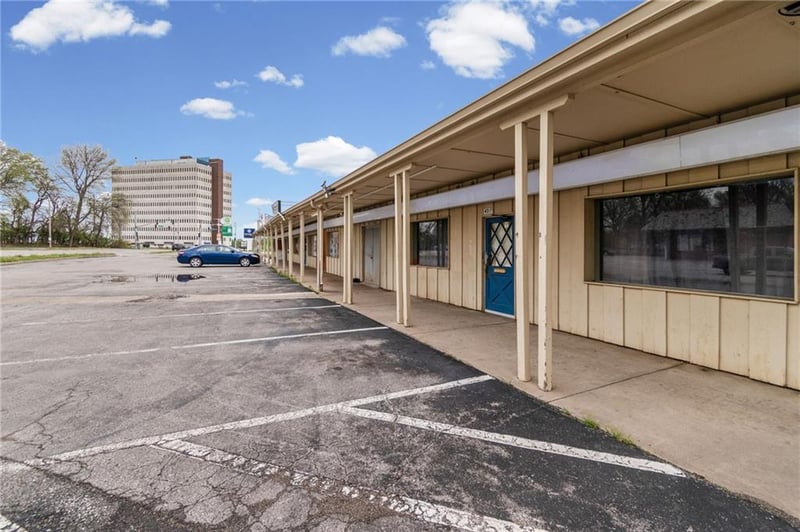 4303 Blue Ridge Blvd, Kansas City, MO 64133