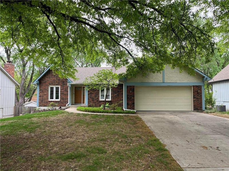 9833 101st Ter, Overland Park, KS 66212