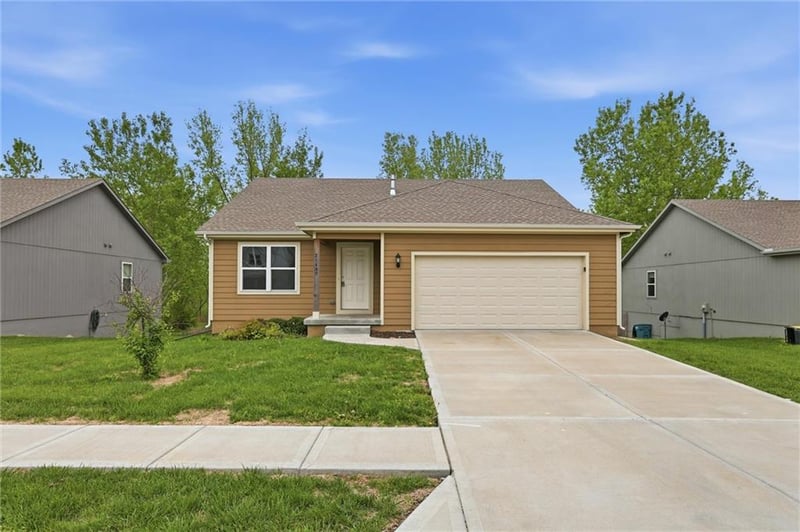21407 216th St, Spring Hill, KS 66083