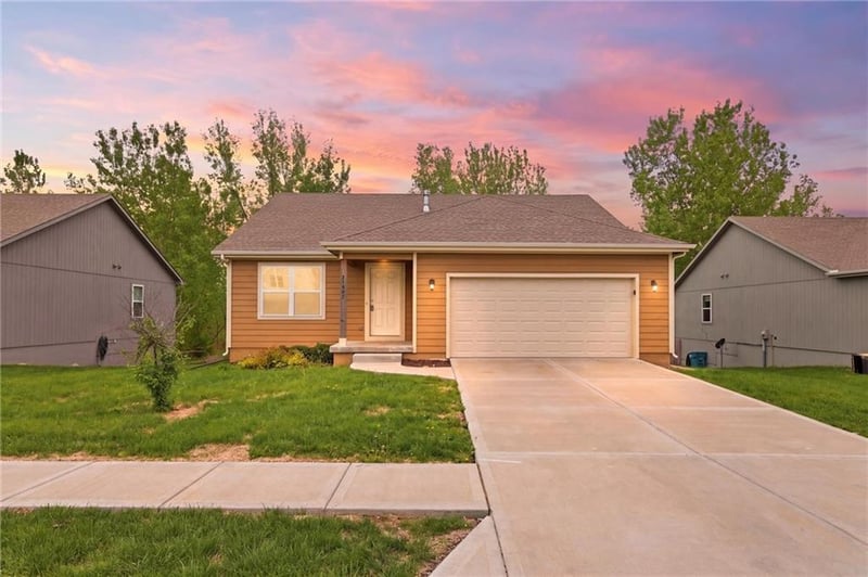 21407 216th St, Spring Hill, KS 66083