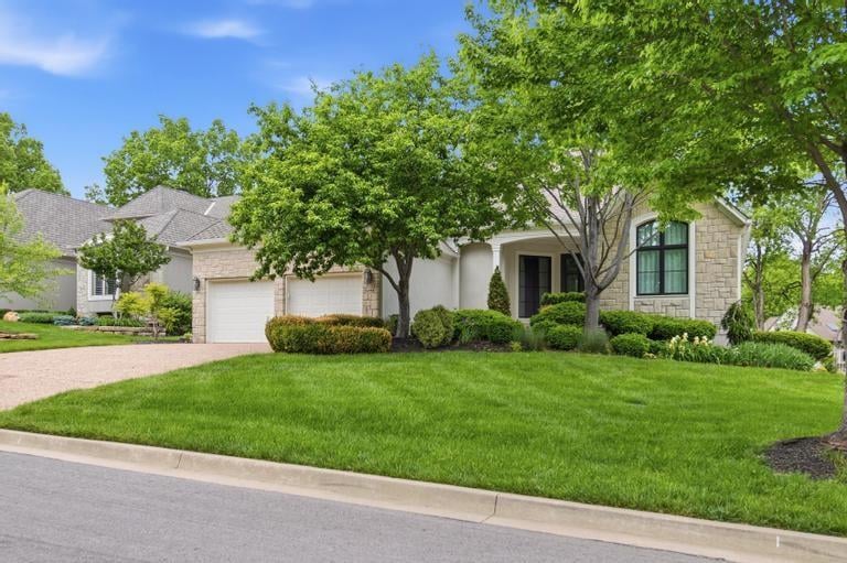 5244 W 115th Ter, Leawood, KS 66211