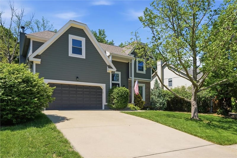 909 Sumac St, Olathe, KS 66061