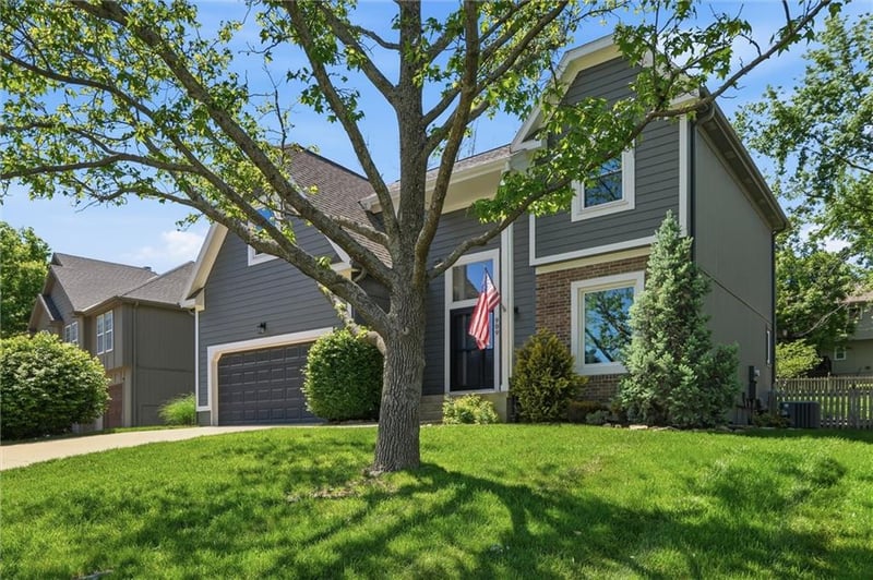 909 Sumac St, Olathe, KS 66061