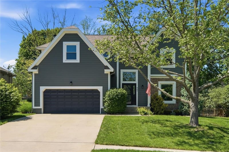 909 Sumac St, Olathe, KS 66061