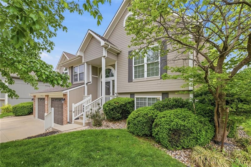 428 Seagull St, Lee's Summit, MO 64082