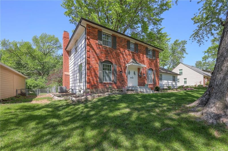 9724 Outlook Dr, Overland Park, KS 66207