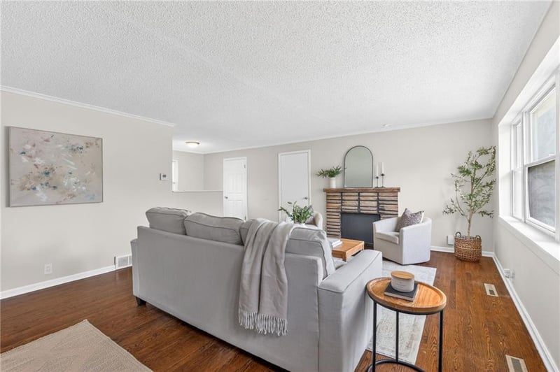 8522 Euclid Ave, Kansas City, MO 64132