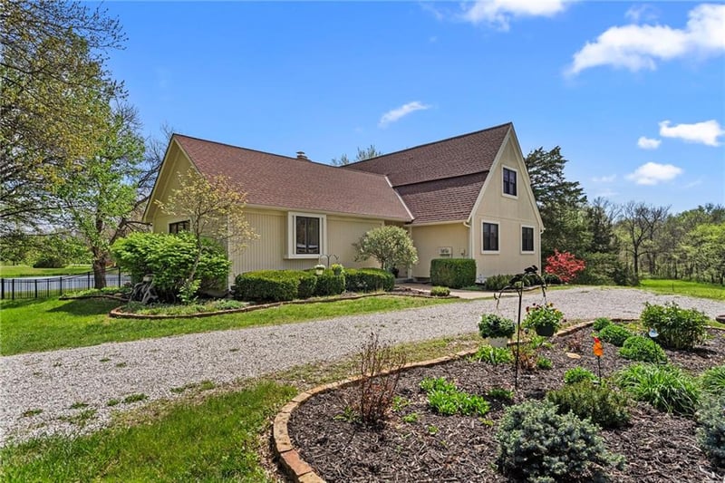 22800 W 246th St, Paola, KS 66071
