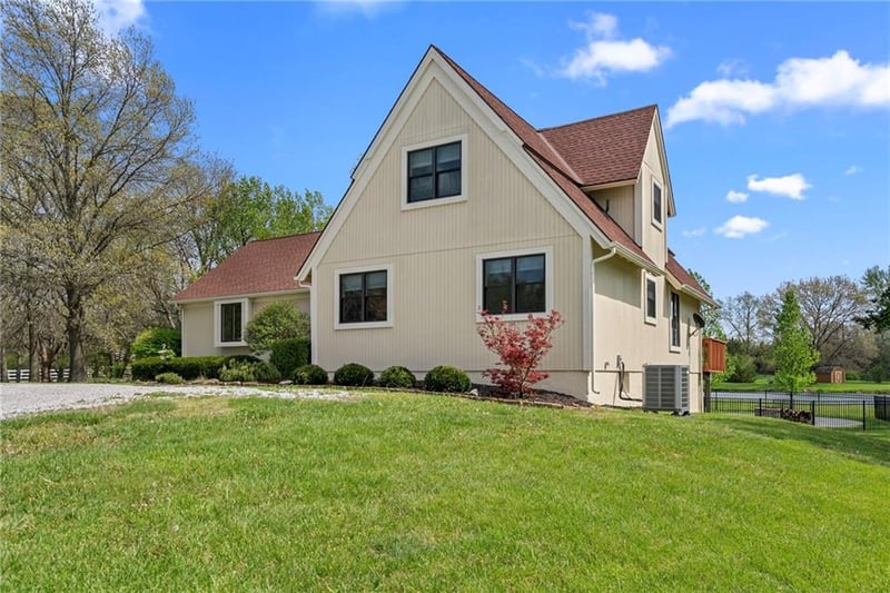 22800 W 246th St, Paola, KS 66071