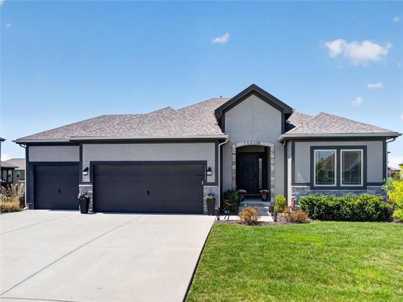 10824 Crystal Ave, Kansas City, MO 64156