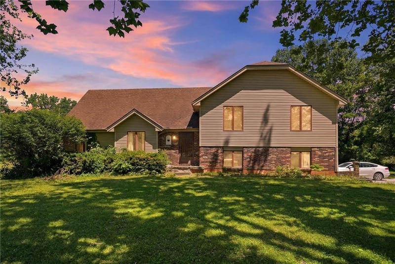 14806 E 200th St, Peculiar, MO 64078