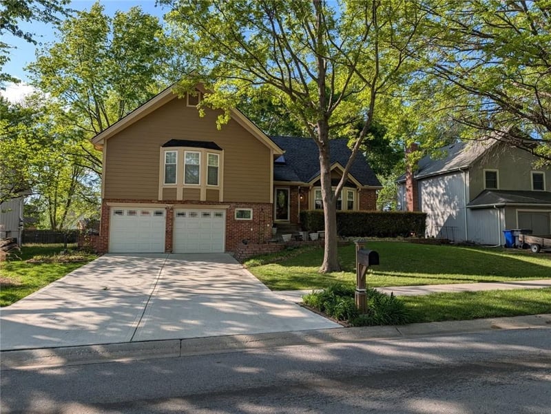 1013 Kenwood St, Olathe, KS 66062