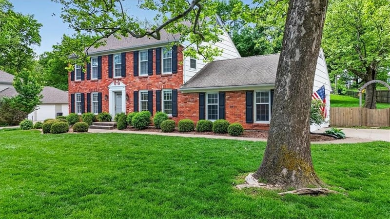 5300 W 101 Ter, Overland Park, KS 66207