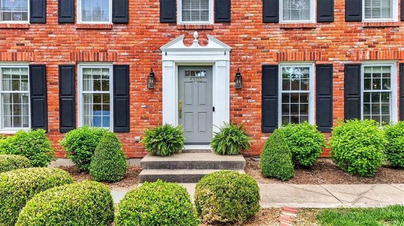 5300 W 101 Ter, Overland Park, KS 66207