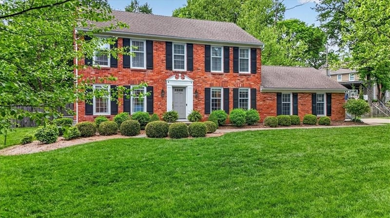 5300 W 101 Ter, Overland Park, KS 66207