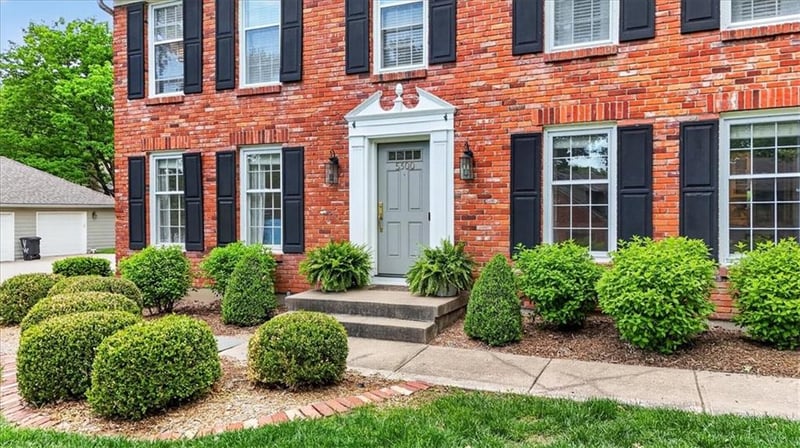 5300 W 101 Ter, Overland Park, KS 66207
